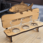 Personalisierte Karpfen Schnapsbank aus Holz – Geschenk für Karpfenangler - Gravurliebe