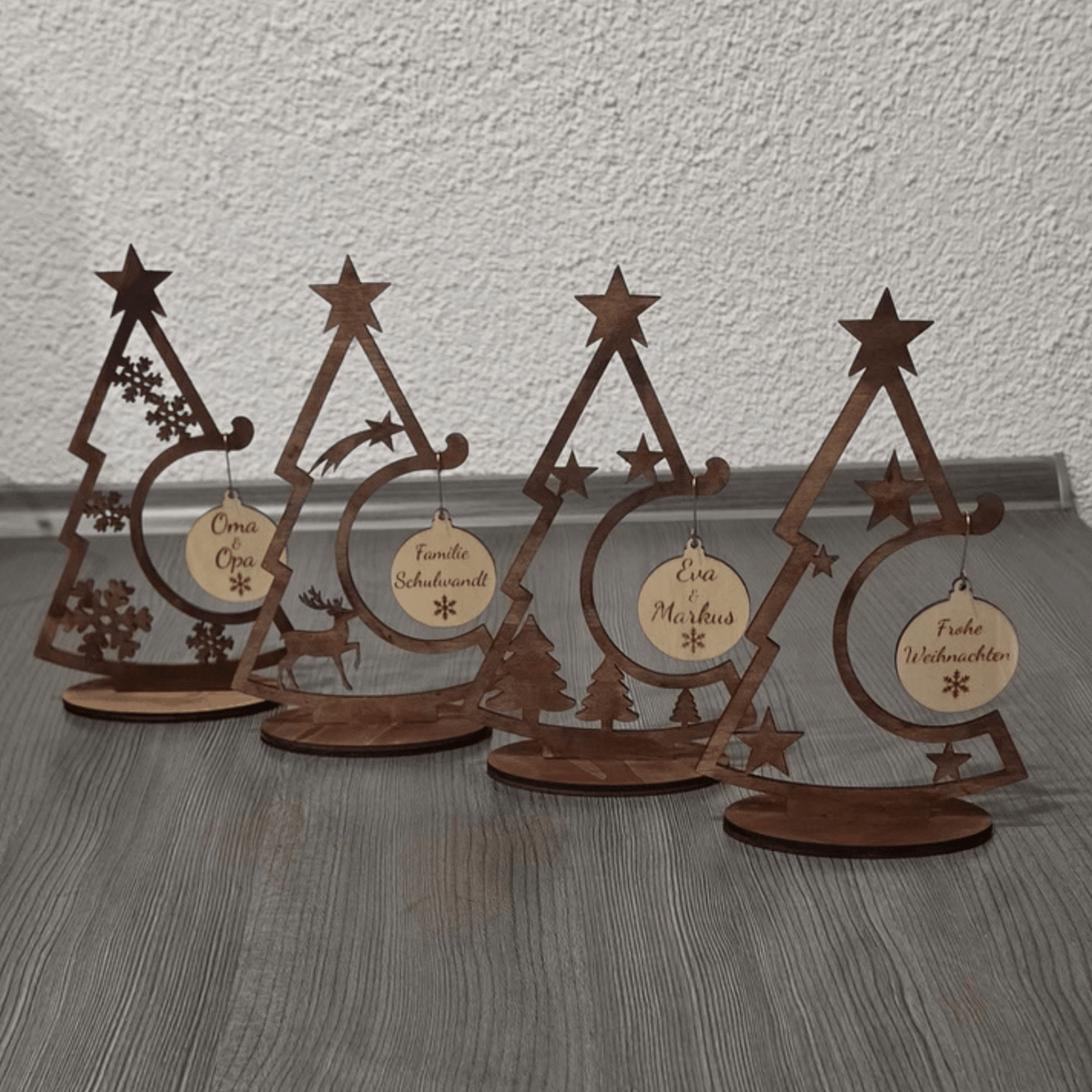 Personalisierter Weihnachtsbaum aus Holz mit Wunschgravur - Gravurliebe