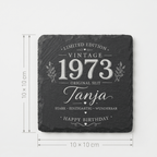 Personalisierte Schieferuntersetzer für Frauen mit Name & Jahr – Elegantes Geschenk im Vintage Design - Gravurliebe