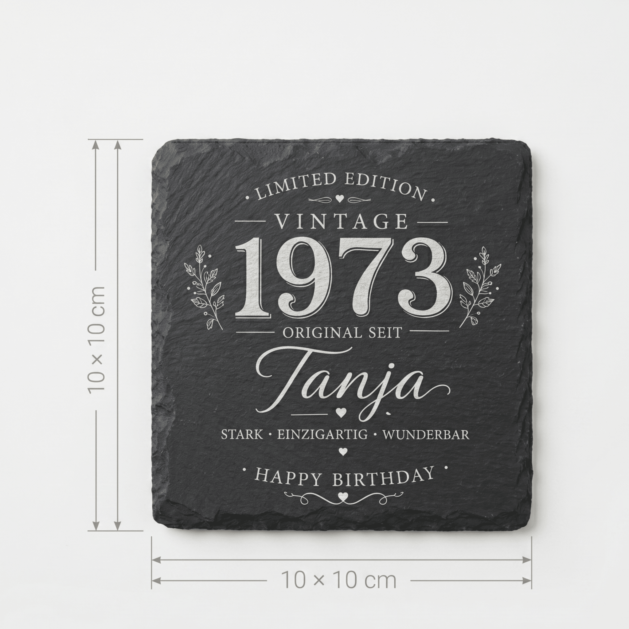 Personalisierte Schieferuntersetzer für Frauen mit Name & Jahr – Elegantes Geschenk im Vintage Design - Gravurliebe