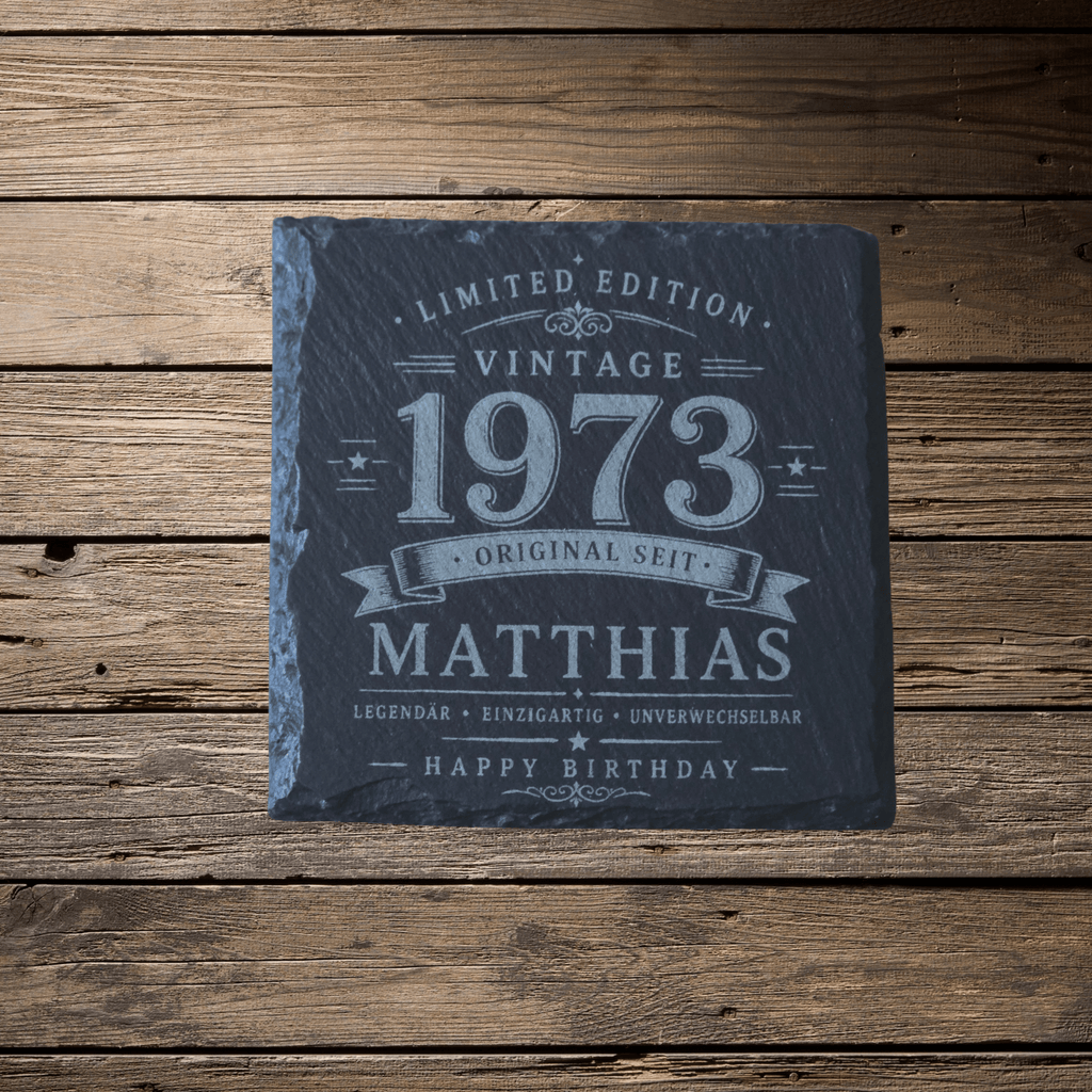 Personalisierte Schieferuntersetzer mit Name & Jahrgang – Vintage Geschenk für Männer als 2er, 3er oder 4er Set - Gravurliebe