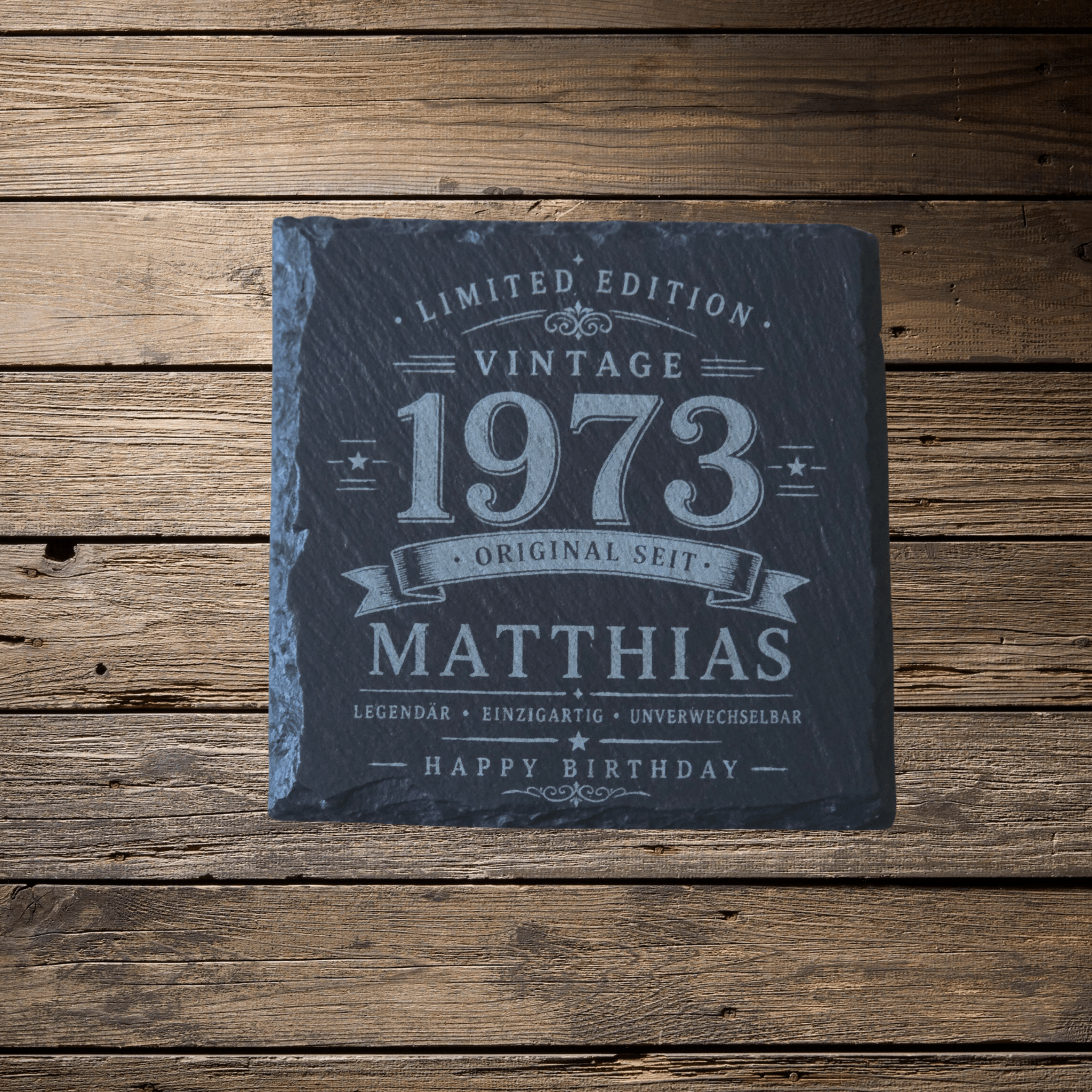 Personalisierte Schieferuntersetzer mit Name & Jahrgang – Vintage Geschenk für Männer als 2er, 3er oder 4er Set - Gravurliebe