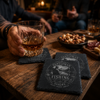 Geschenk für Angler mit personalisiertem Vintage Schieferuntersetzer und Anglermotiv