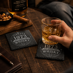 Personalisierte Whisky Untersetzer aus Schiefer mit verschiedenen Jahreszahlen im Vintage Design