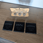 Schnapsbank „Papa & sein Team“ – personalisiertes Männer Geschenk mit 3 Gläsern & Untersetzern - Gravurliebe