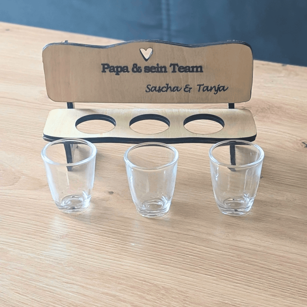 Schnapsbank „Papa & sein Team“ – personalisiertes Männer Geschenk mit 3 Gläsern & Untersetzern - Gravurliebe