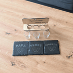Schnapsbank „Papa & sein Team“ – personalisiertes Männer Geschenk mit 3 Gläsern & Untersetzern - Gravurliebe