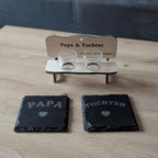 Schnapsbank Papa & Tochter – personalisiertes Geschenk aus Holz mit Gläsern & Untersetzern - Gravurliebe