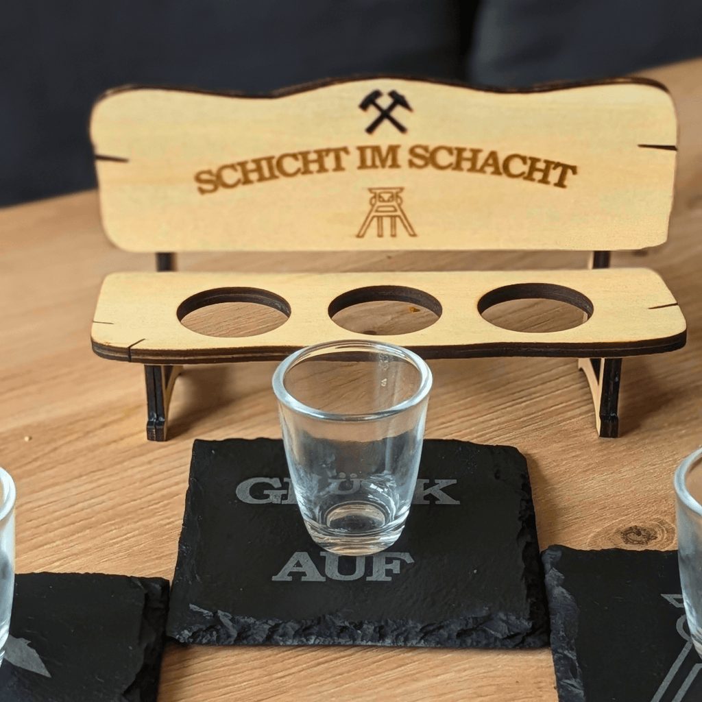 Schnapsbank Geschenk Männer – „Schicht im Schacht“ Ruhrpott mit Gläsern & Untersetzern - Gravurliebe