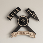 Ruhrpott Wanduhr aus Holz – Bergbau Design mit Schlägel & Eisen „Glück Auf“ - Gravurliebe