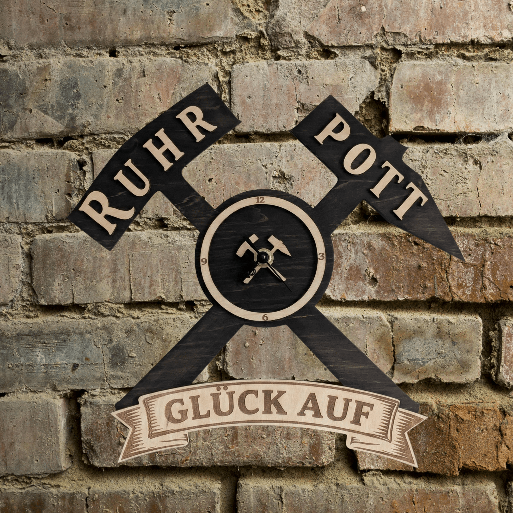 Ruhrpott Wanduhr aus Holz – Bergbau Design mit Schlägel & Eisen „Glück Auf“ - Gravurliebe