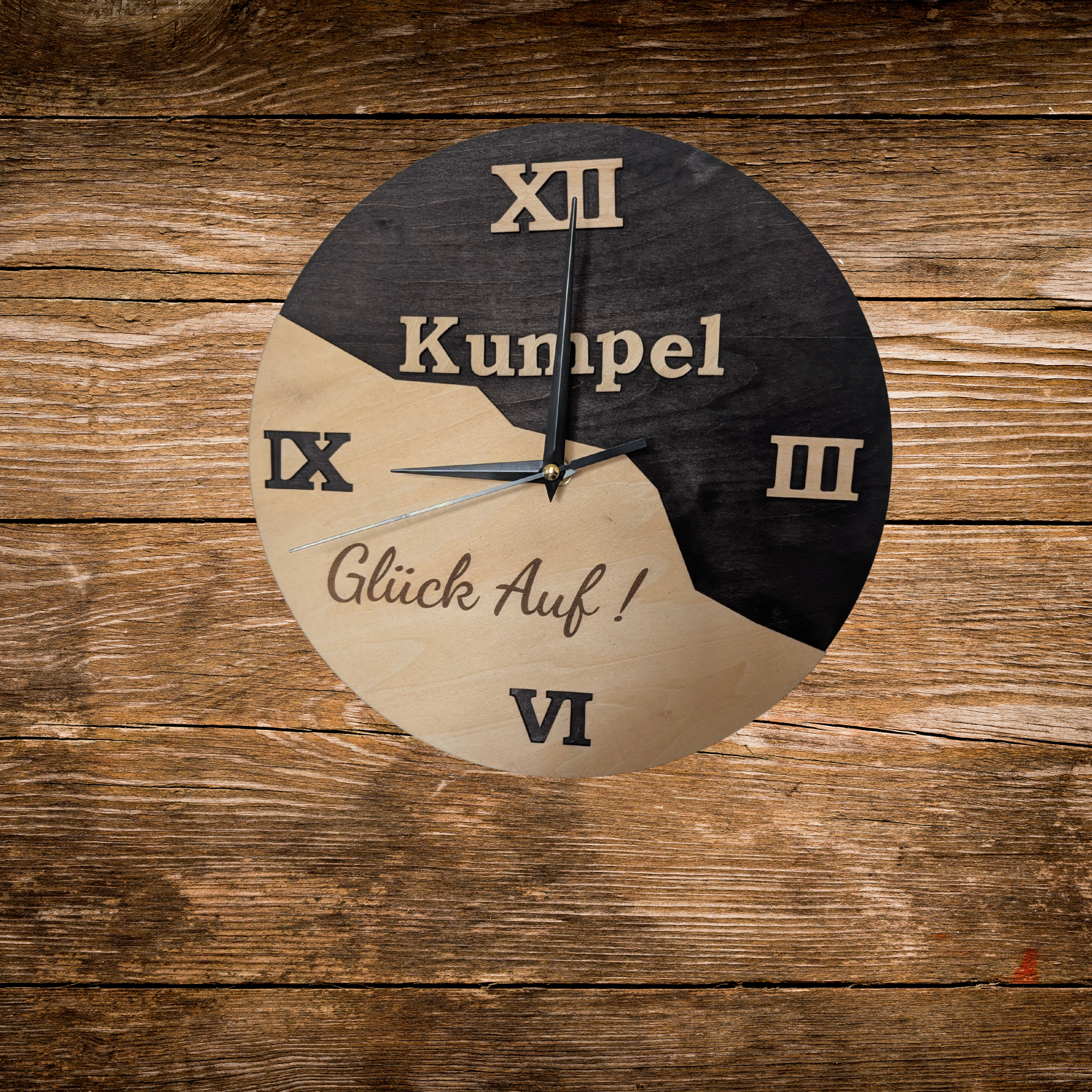 Ruhrpott Wanduhr aus Holz – Geschenk für Papa & Männer mit Bergbau Design