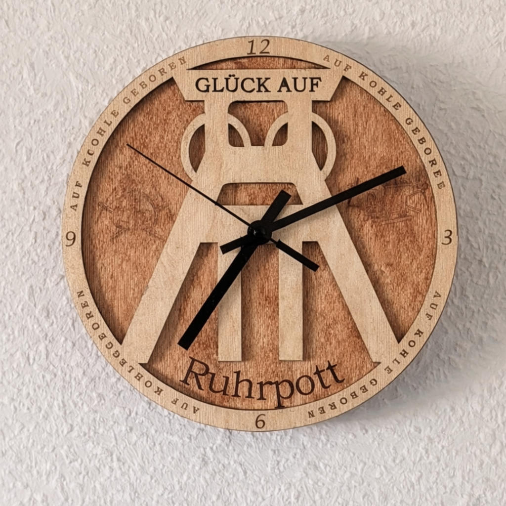 Wanduhr Förderturm aus Holz „Glück Auf“ – Ruhrpott Uhr im Bergbau-Stil | Geschenk für Kumpel & Malocher