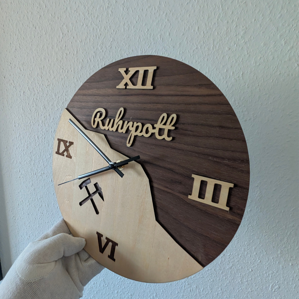 Ruhrpott Wanduhr aus Holz – Bergbau Design mit Schlägel & Eisen – Industrial Deko