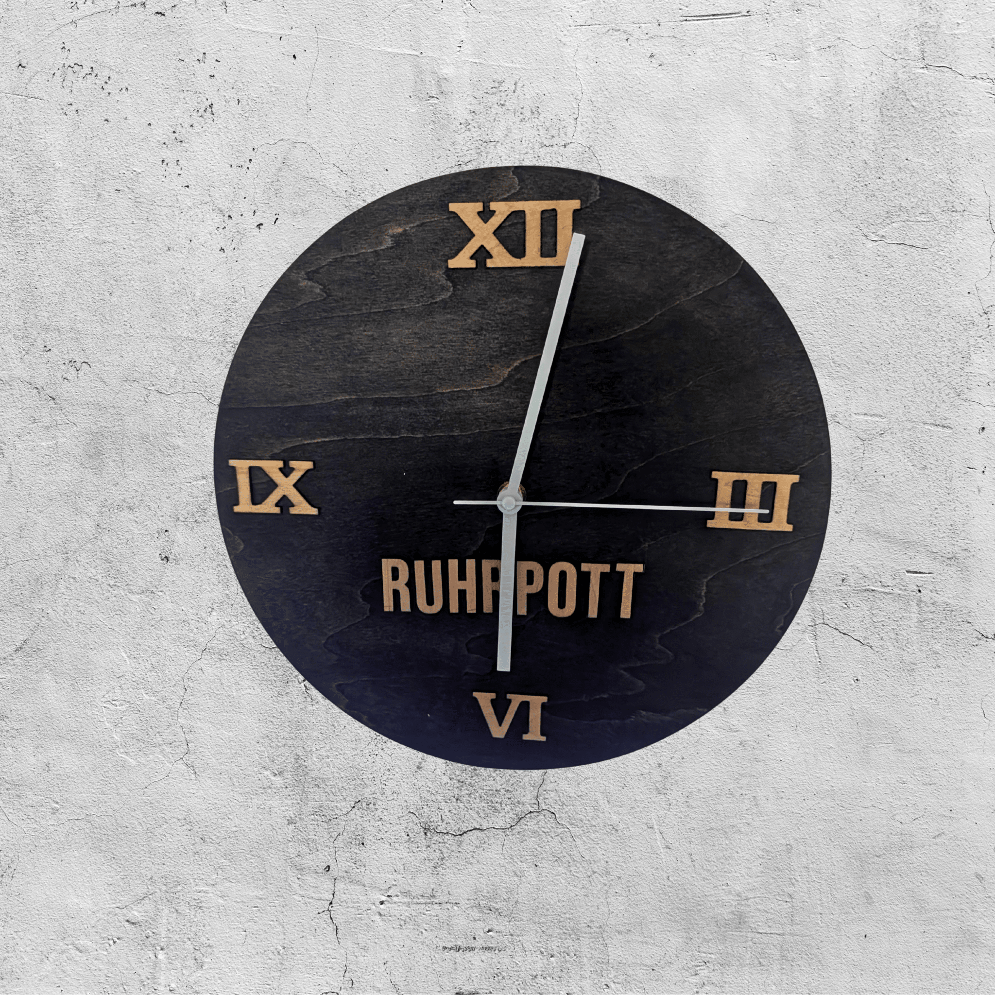 Ruhrpott Wanduhr aus Holz schwarz – Geschenk für Papa & Männer mit Charakter - Gravurliebe