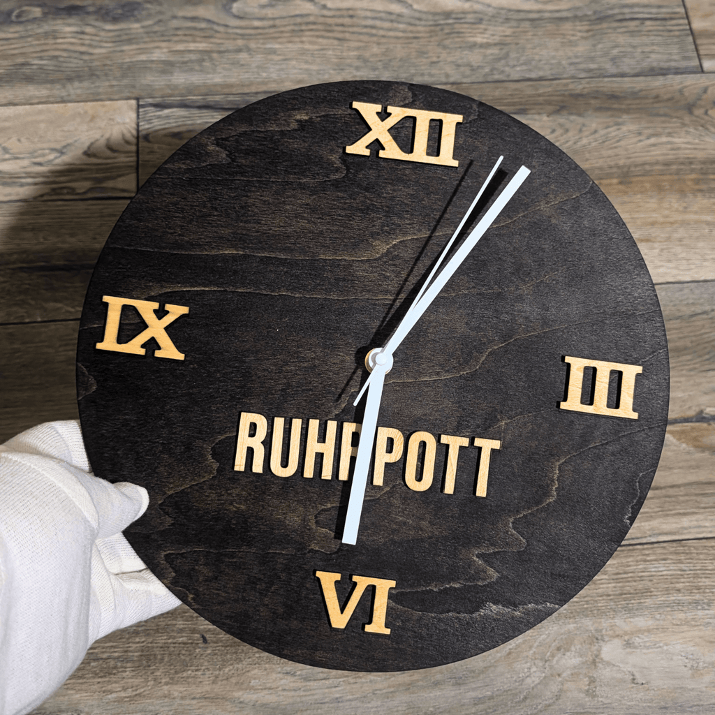 Ruhrpott Wanduhr aus Holz schwarz – Geschenk für Papa & Männer mit Charakter - Gravurliebe