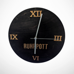 Ruhrpott Wanduhr aus schwarz gebeiztem Holz mit römischen Zahlen, moderne Geschenkidee für Männer oder Papa