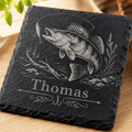 Geschenk für Angler mit personalisiertem Zander Schieferuntersetzer und individueller Namensgravur