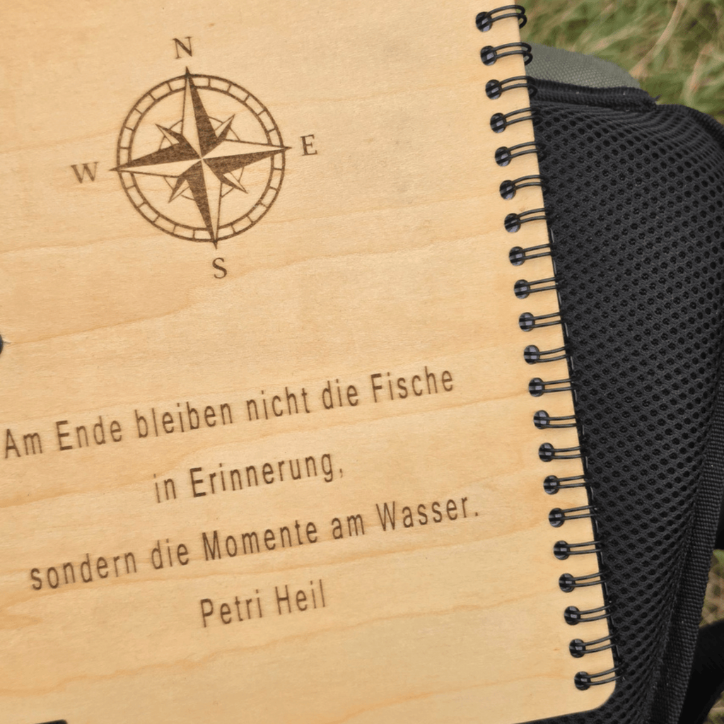 Personalisiertes Fangbuch aus Holz – Premium Angeltagebuch mit Wunschname - Gravurliebe