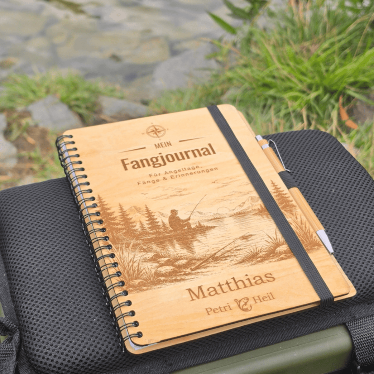 Personalisiertes Fangbuch aus Holz – Premium Angeltagebuch mit Wunschname - Gravurliebe
