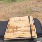 Personalisiertes Fangbuch aus Holz – Premium Angeltagebuch mit Wunschname - Gravurliebe