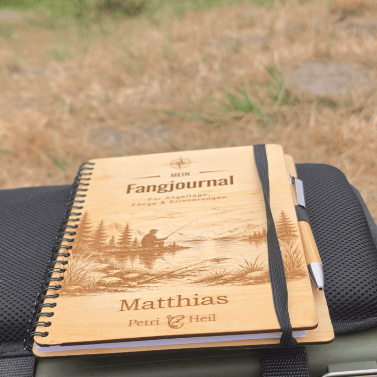 Personalisiertes Fangbuch aus Holz – Premium Angeltagebuch mit Wunschname - Gravurliebe