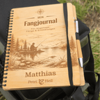Personalisiertes Fangbuch aus Holz – Premium Angeltagebuch mit Wunschname - Gravurliebe