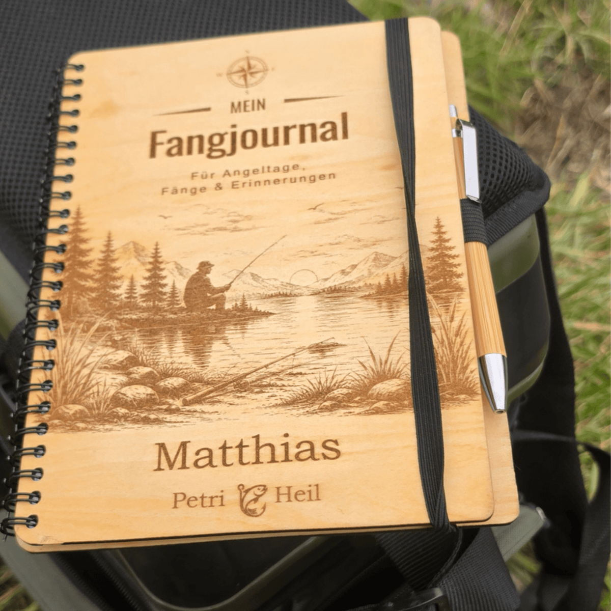 Personalisiertes Fangbuch aus Holz – Premium Angeltagebuch mit Wunschname - Gravurliebe